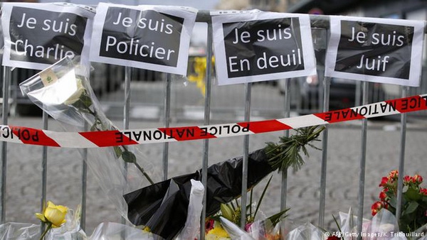 Адвокат сатиричного журналу Charlie Hebdo заявляє, що видання і надалі публікуватиме карикатури на всі світові релігії