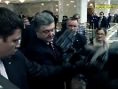 У Мінську Порошенко допоміг підійнятися оператору, якого збили з ніг (ВІДЕО)