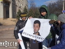Родичі заарештованого журналіста Андрія Захарчука вийшли на пікет до миколаївського СБУ
