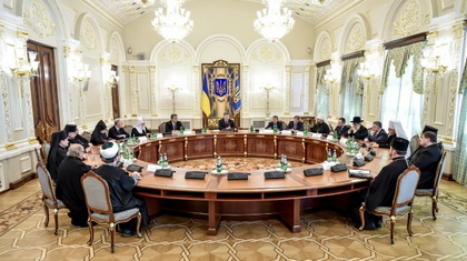 Порошенко заявив, що Росія веде інформаційну війну з релігійних питань