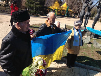 У Криму патріоти України вийшли на святкування дня народження Кобзаря – у Харкові ходу відмінили через загрозу теракту