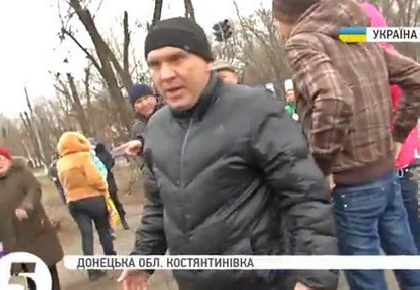 Прихильники «ДНР» у Костянтинівці погрожували журналістці 5-го каналу (ВІДЕО)