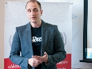 Алексей Тарасов: Слова &laquo;великолепный&raquo;, &laquo;потрясающий&raquo;, &laquo;чудесный&raquo; превращают лайфстайл в дерьмо