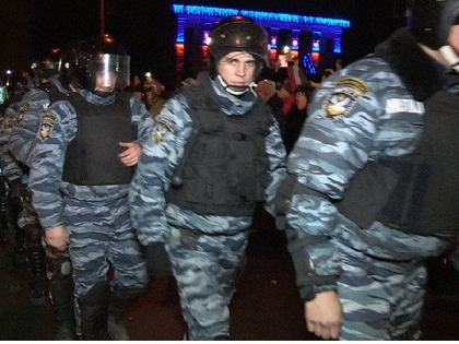 Сайт Espreso.TV опублікував фото беркутівців, що зачищали пікет під Києво-Святошинським судом