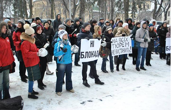 Львівські журналісти пікетували ЛОДА, протестуючи проти встановлення в країні цензури