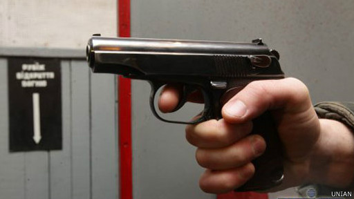 У Дніпропетровську нібито видали 400 дозволів на травматичну зброю псевдожурналістам. Міліція це перевіряє