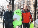 У Черкасах журналісти спалили жилети &laquo;Преса&raquo; на сходах міліції (ВІДЕО)