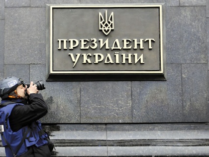 Информационные залпы на руинах империи
