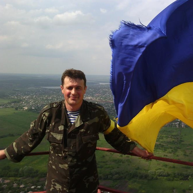 Гвардієць опублікував у Facebook фото, на якому видно, що на телевежі Слов’янська встановлено український прапор