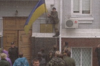Самооборона Майдану помилково пікетувала редакцію «Дзеркала тижня» (ВІДЕО)