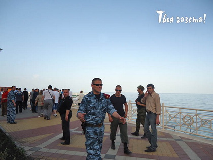 «Кримська самооборона» заважала знімати акцію з повалення парканів на узбережжі