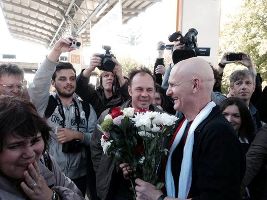 У Білорусі після трирічного ув`язнення вийшов на волю відомий правозахисник Алєсь Бєляцький