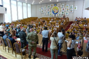 У Миколаєві журналістів попросили залишити зустріч керівництва області і родичів десантників