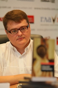 Деркомтелерадіо призначив нового директора державного видавництва «Мистецтво»