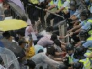&laquo;Репортери&raquo;: Китайські версії Wall Street Journal і Reuters замовчували початок &laquo;революції парасольок&raquo;