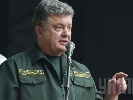 Порошенко закликав утриматися від критики військових у соцмережах і пресі