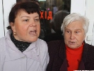 У Житомирі фанклуб кандидата у депутати Бобра заблокував вхід у телецентр і перешкоджав журналістам (ВІДЕО)