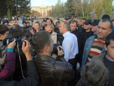У Миколаєві активісти затримали журналістів з Криму, які приїхали знімати Шуфрича