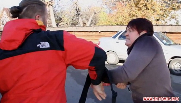 Суд щодо нападу на житомирських журналістів затягується через неявку власниці готелю