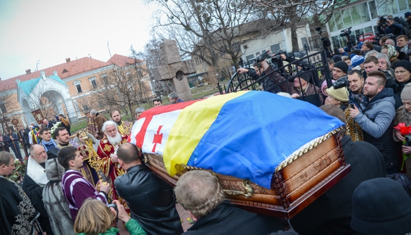 Фоторепортаж з поховання Георгія Гонгадзе