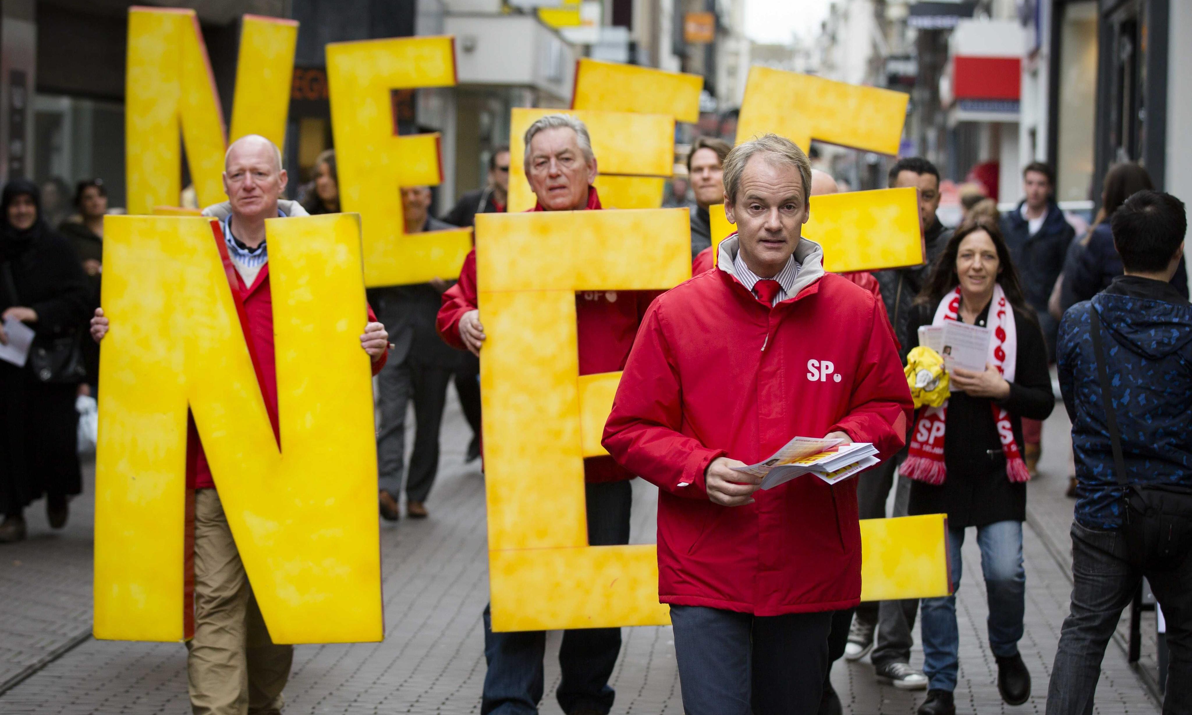 Побачити невидиме: як телеканали (не) розбиралися у голландському референдумі