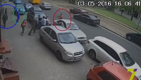 Поліція оголосила у розшук нападника на журналістів одеського 7-го каналу (ФОТО)
