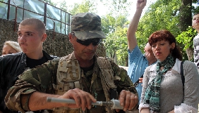 В Одесі озброєний чоловік намагався відібрати у журналіста фотоапарат, а потім вибачився