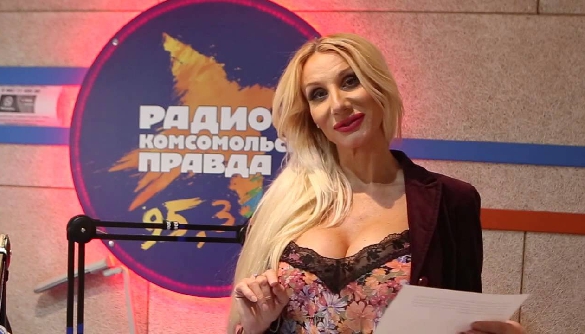 На выборы в Госдуму пойдут режиссер Сокуров и ведущая эротического прогноза погоды