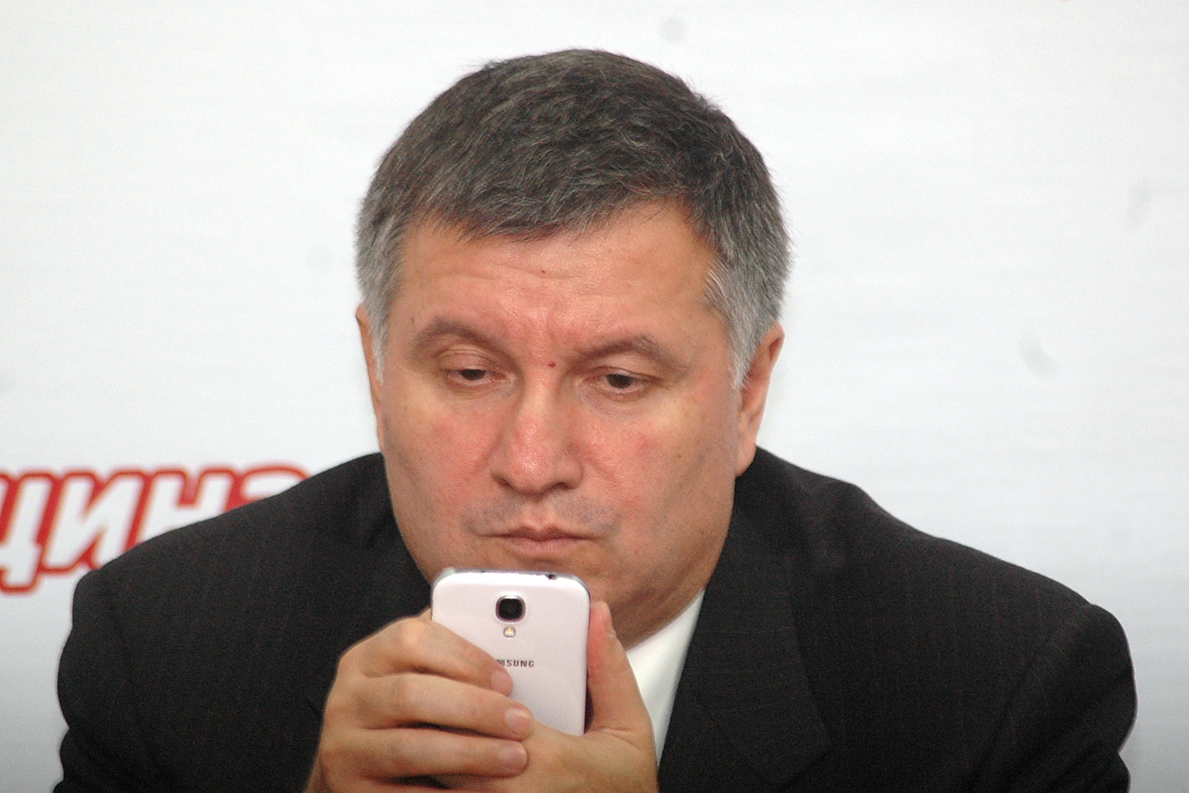 Аваков пояснив, чому закрив «коменти» в соцмережі