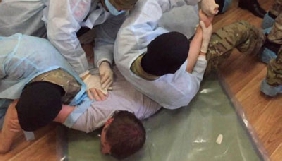 У підозрюваних у вбивстві Олеся Бузини примусово відібрали біологічні зразки