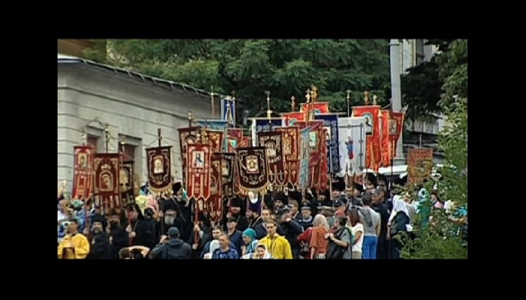 &laquo;Крестный ход&raquo; і Хресна хода