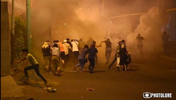 У Вірменії у вуличних зіткненнях постраждали журналісти