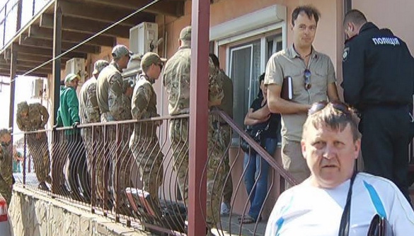 Поліція у Бердянську просить допомогти встановити осіб, які напали на журналістів ТРК «Юг»