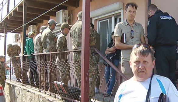 Поліція у Бердянську просить допомогти встановити осіб, які напали на журналістів ТРК &laquo;Юг&raquo;