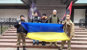 Комунальники знесли огорожу навколо будівлі каналу &laquo;Інтер&raquo;