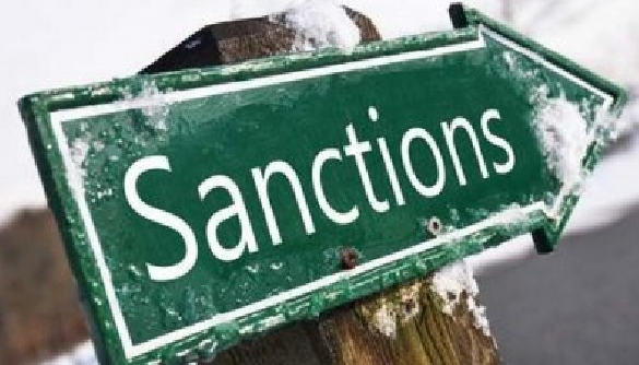 Під санкції РНБО потрапили 12 журналістів, 2 блогери, 4 телеканали