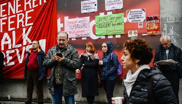 Поліція у Стамбулі силою розігнала протестувальників проти арешту журналістів опозиційної газети