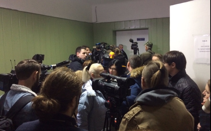 У Святошинському суді Києва – черги журналістів через допит Януковича