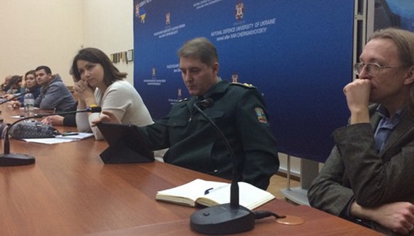 Дворівнева акредитація для роботи в зоні АТО: обмеження журналістів чи необхідність?