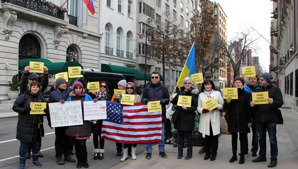 Українські активісти провели у Нью-Йорку акцію на підтримку Сенцова