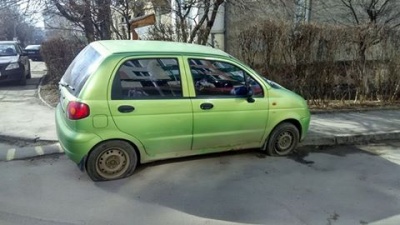 У Чернівцях порізали колеса авто директора телеканалу ТВА