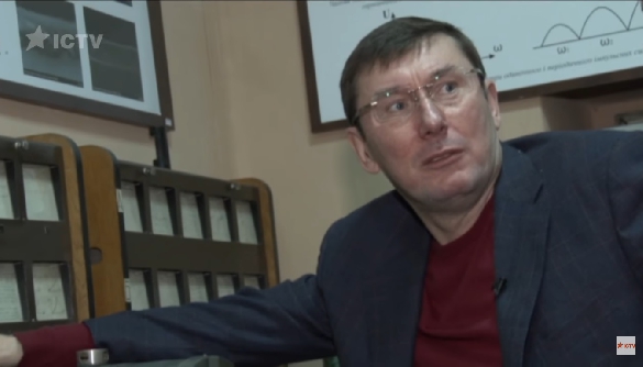 Юрій Луценко у світлі лагідних прожекторів Юрій Луценко у світлі лагідних прожекторів