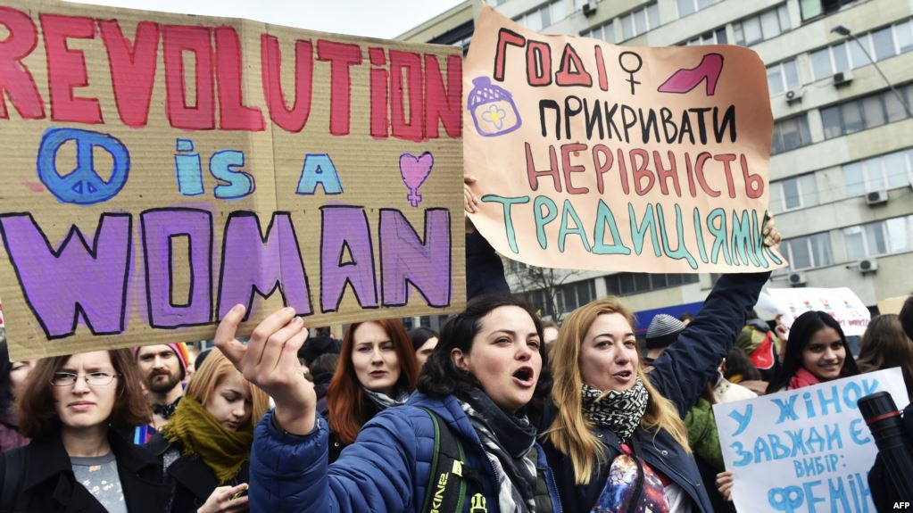 «Жінки з України сексуальні, покірні й пробачають зраду» – скандал на телешоу в Італії