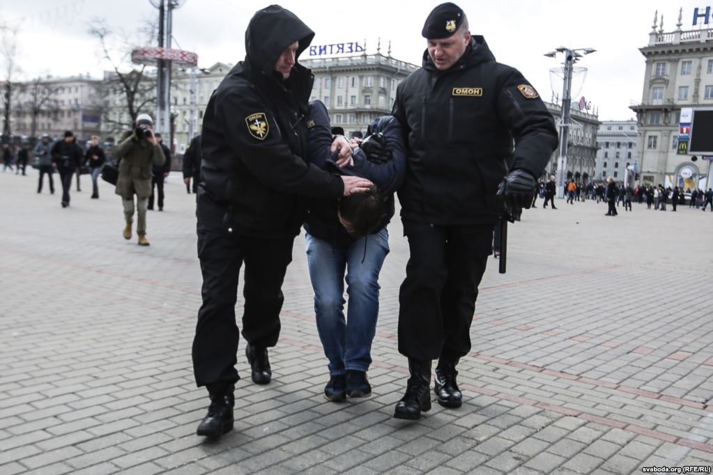 У Білорусі відбуваються нові затримання журналістів і блогерів (ОНОВЛЮЄТЬСЯ)