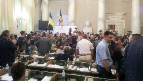 Під час захоплення мітингарями Львівської облради постраждала журналістка