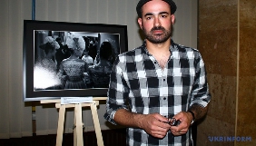 В Києві французький фотожурналіст відкрив виставку своїх робіт про війну на Донбасі