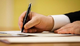 Порошенко підписав закон, що дозволяє Міноборони створювати друковані ЗМІ під час проведення АТО