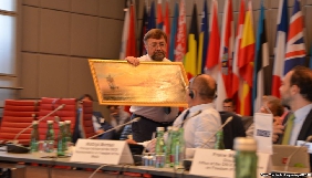Модератор конференції ОБСЄ у Відні не прийняв подарунок від члена російського Союзу журналістів Сергія Горбачова