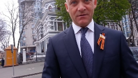 Мер Одеси замість відповіді на запитання вирвав телефон у журналіста (ВІДЕО)