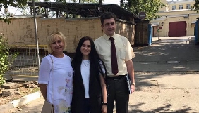 До Сущенка у СІЗО пустили дружину і доньку